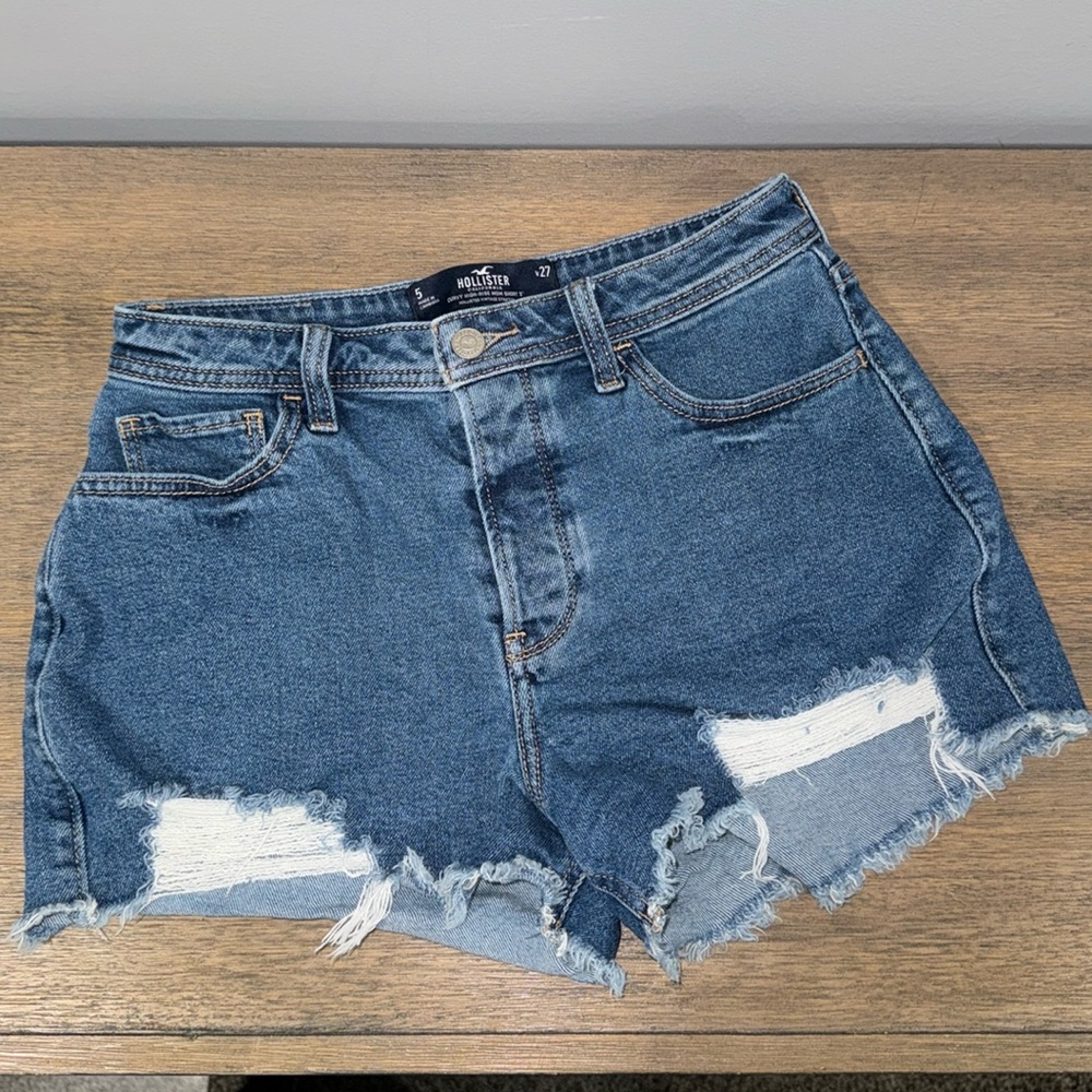 Hollister Curvy High-Rise Mom Short 3”
